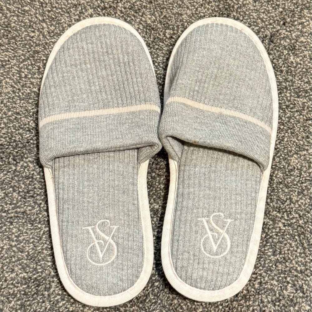 Victoria's Secret Gray Cozy Socks - Picture 2 of 4